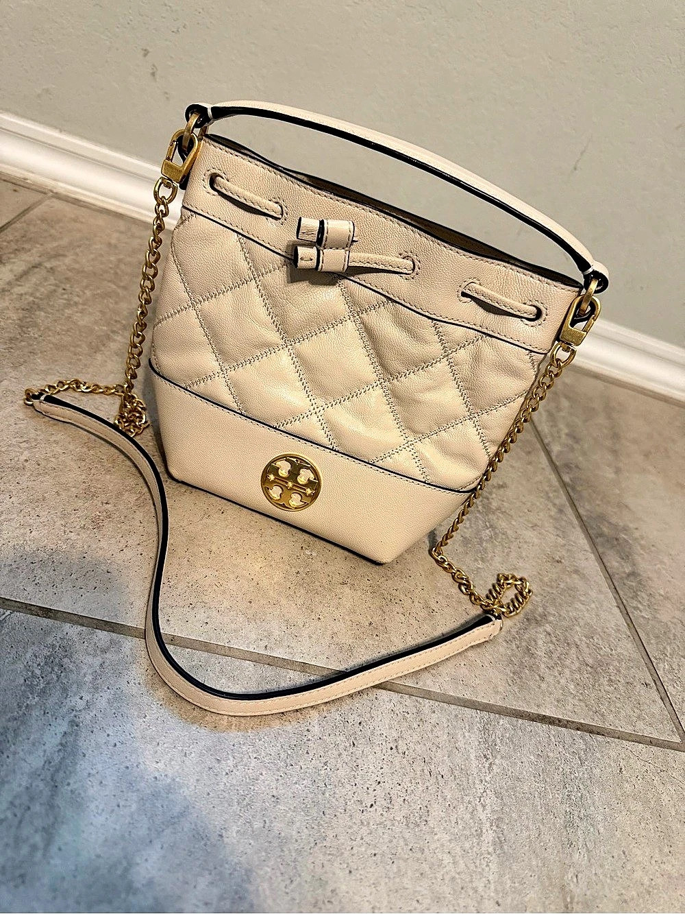 Tory Burch Kira Chevron Mini Bucket Bag Beige